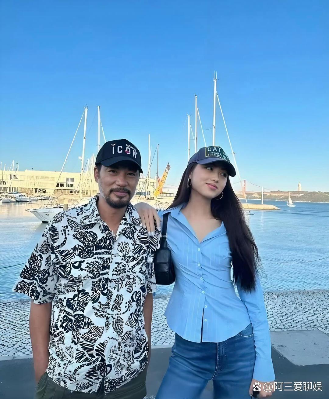 同样两个人，相隔14年。不得不说，小棉袄变成了大美人。 ​​​