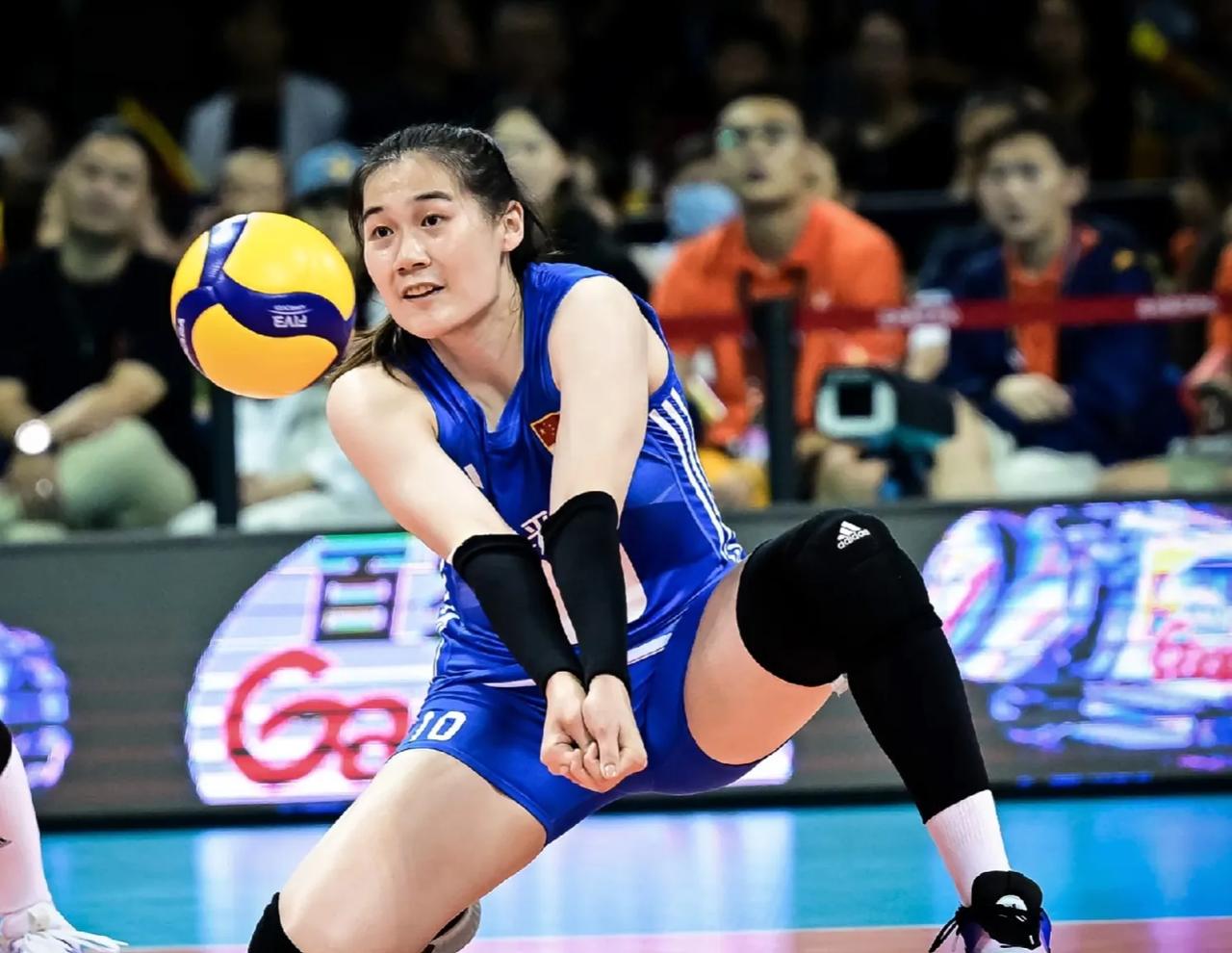 王云蕗27次发球全场最多，拿到4分！

中国女排3-0墨西哥女排，主攻王云蕗得到
