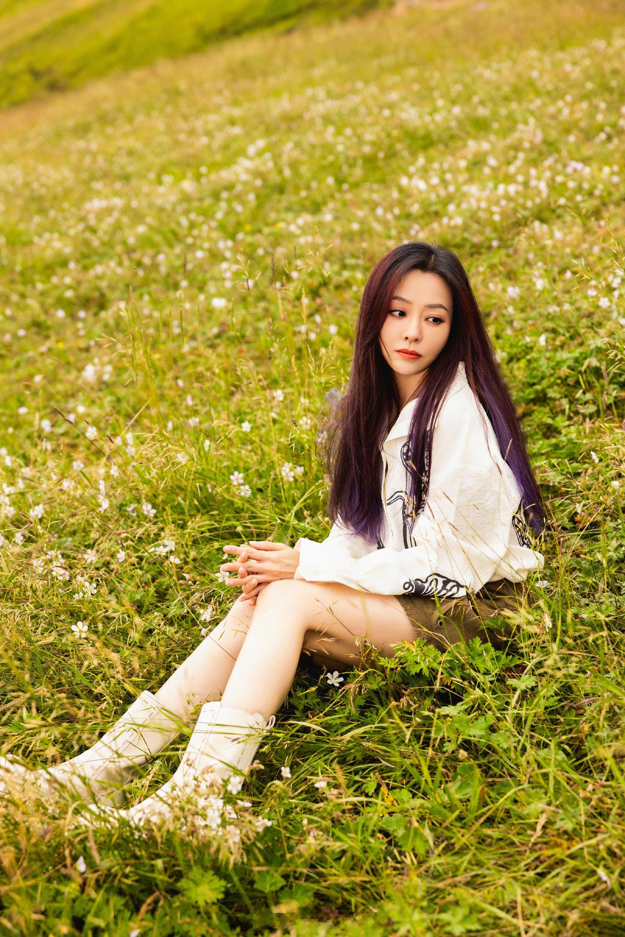 张靓颖夏日原野自由浪漫 