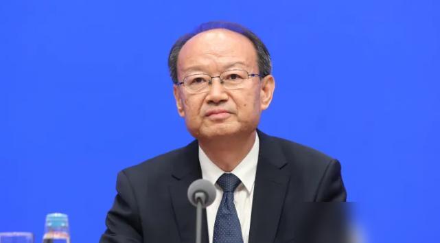 一向着眼宏大叙事的国家顶层设计，这次罕见地把目光死死锁定在了一个常被边缘化的沉默