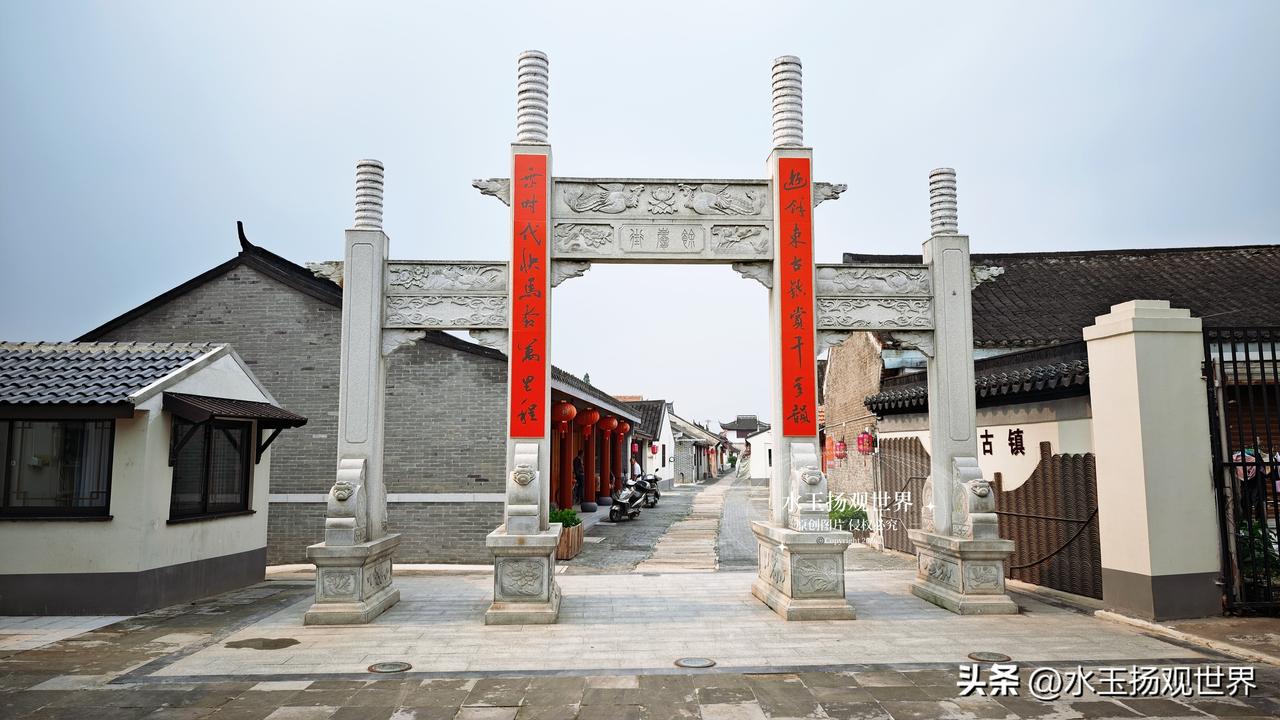 江海之滨，海门一隅，余东古镇像一枚被时光遗忘的温润玉玦，静静嵌在平原深处。它小众