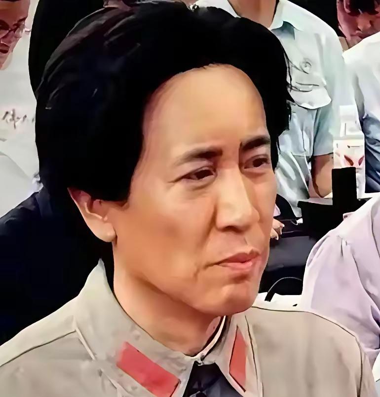 演伟人，最难的不是像，而是“不像”。
于和伟接到长征时期的毛主席时，做的第一件事