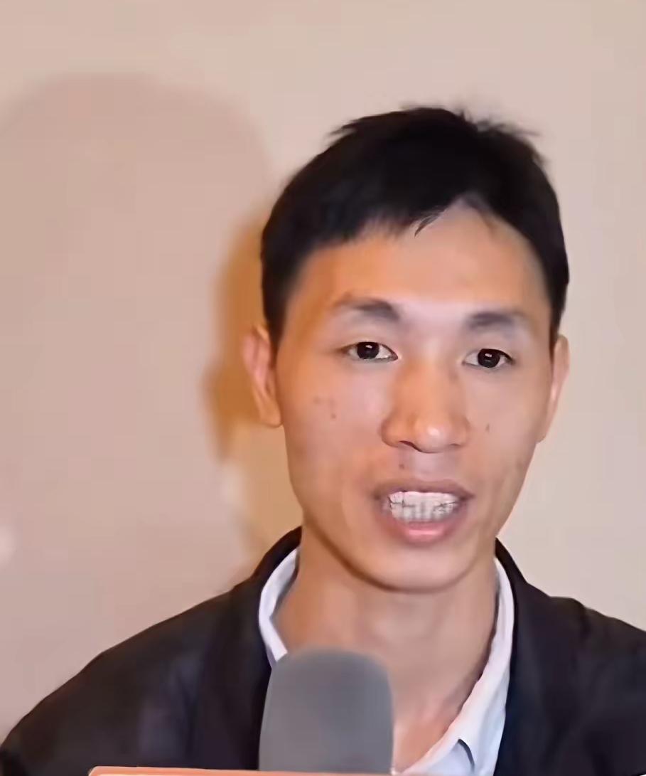 李鑫养家哥哥：李鑫这33年在我们韩家平安长大，始终被妥善照顾。今天终于听见了血脉