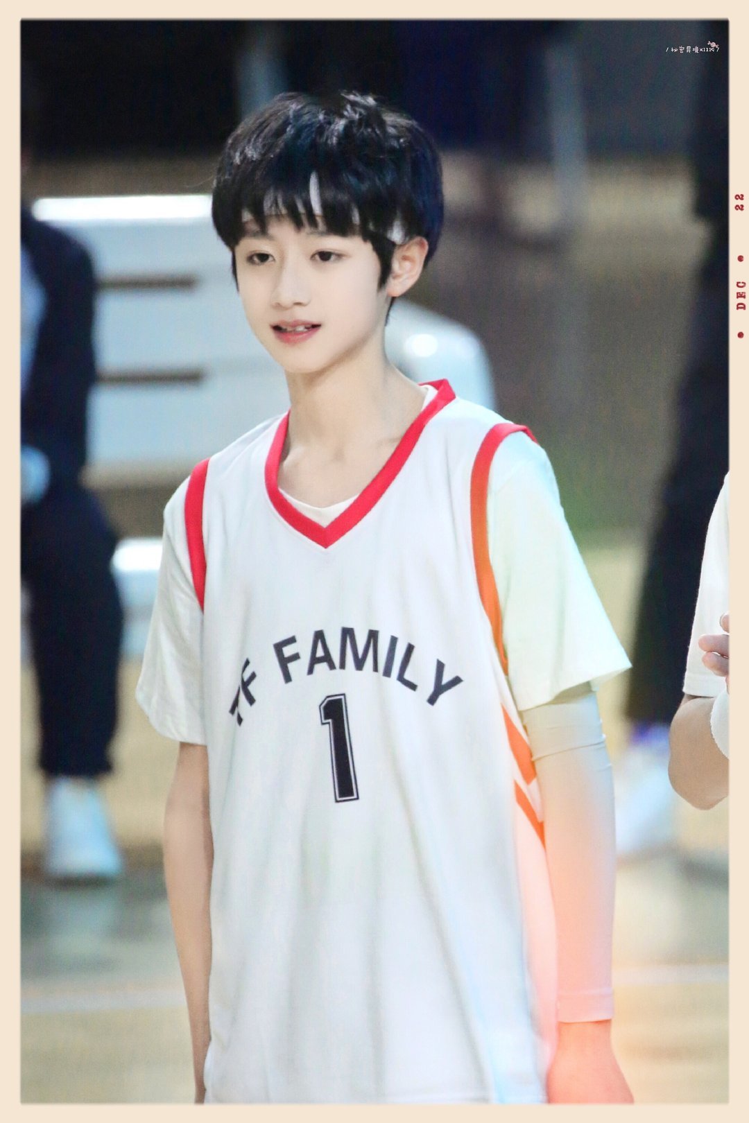 朱志鑫01号 这么小一只的时候就已经是01号了