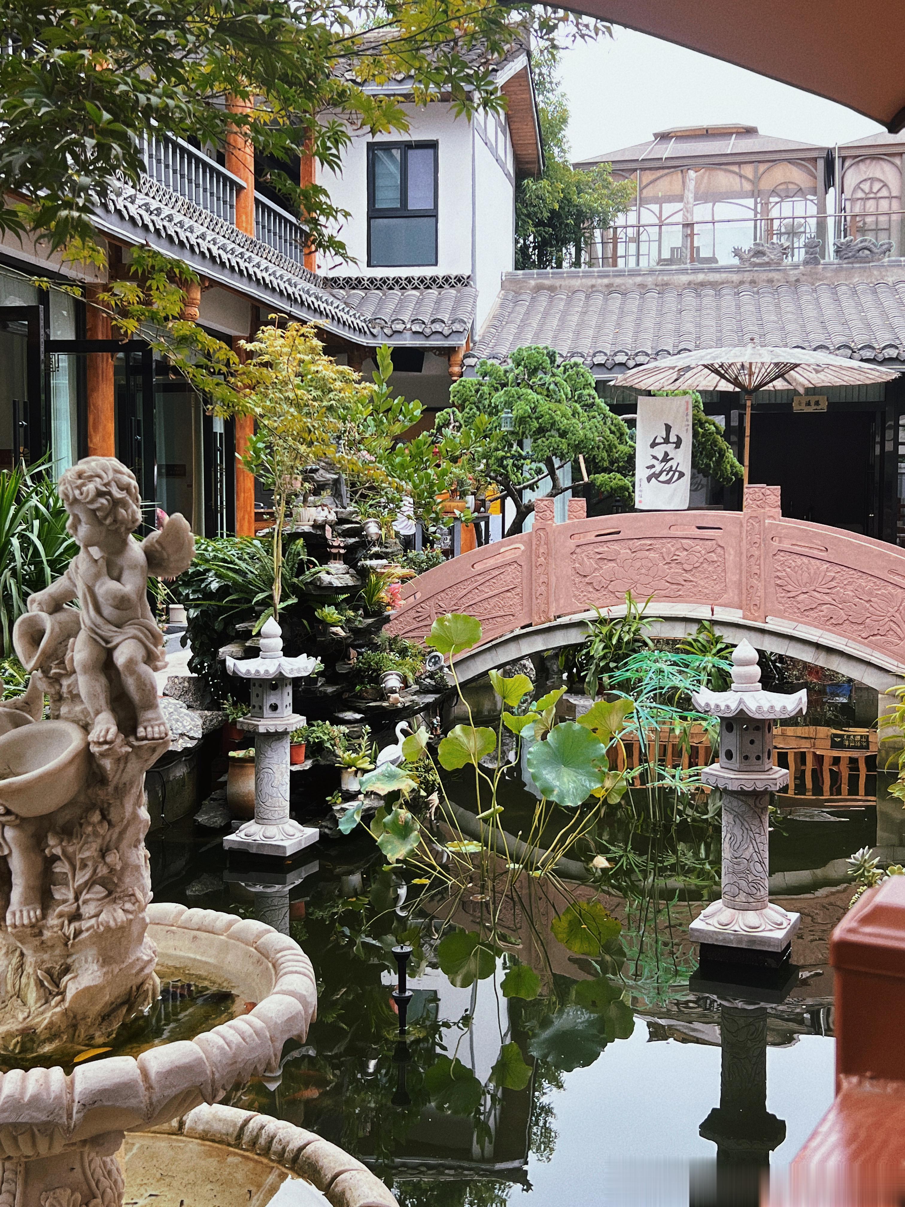 孕四月啦   熬过了孕吐状态好多了  体重依旧偏高了一丢丢   🐻也就大了两个