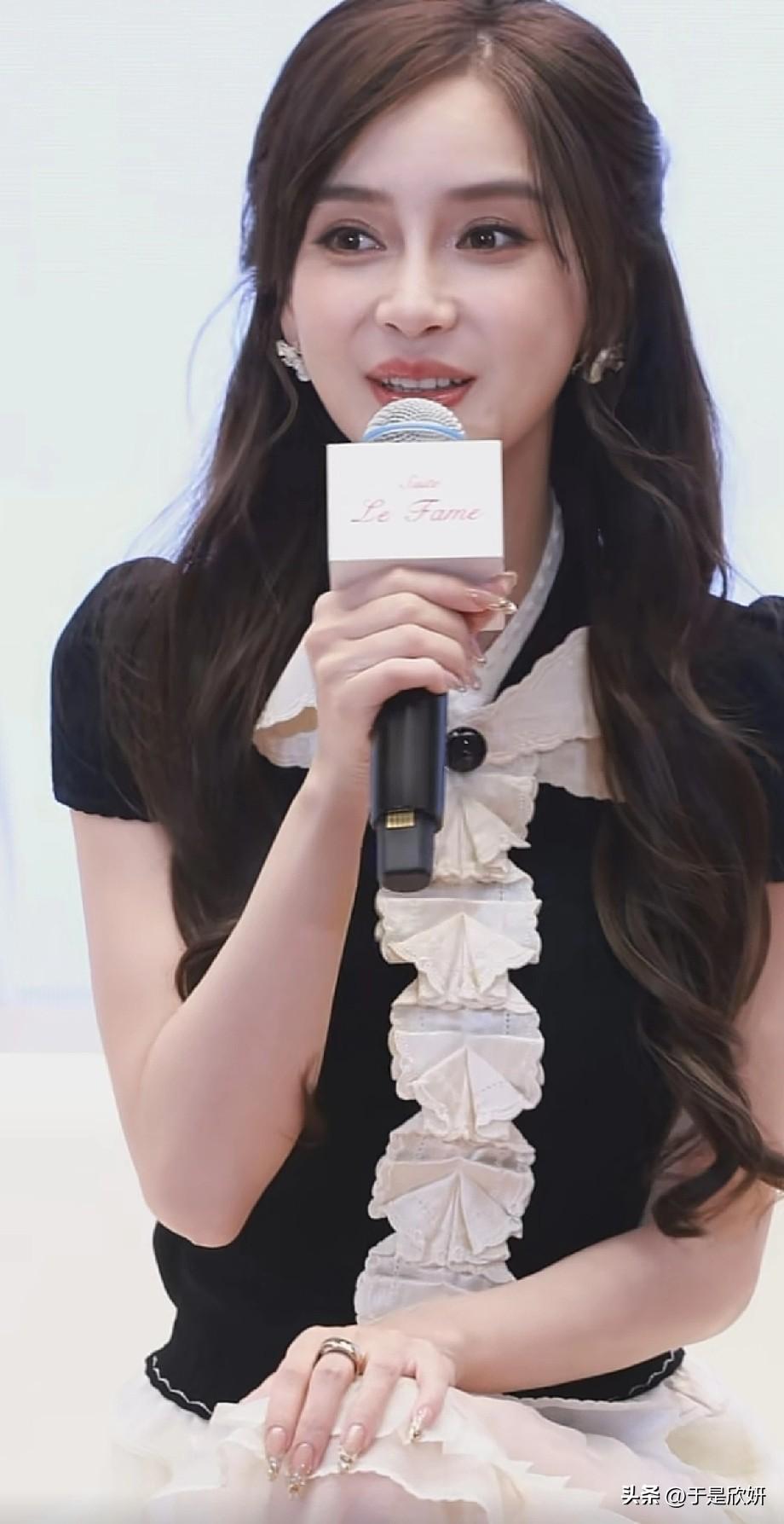 Baby现身活动状态回春！离开内娱后反而更美了？✨
 
Angelababy最近