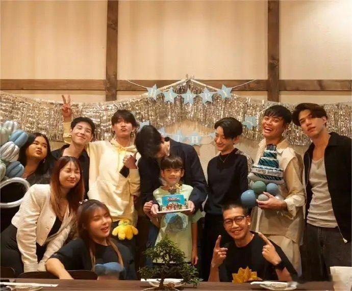 #Mike为儿子庆生#Maxwell是Mike与前女友Sara所生，Mike在第