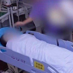 最近深圳有个全职妈妈的事让人心里堵得慌。娜娜结婚二十多年，每天围着锅台转，照顾孩