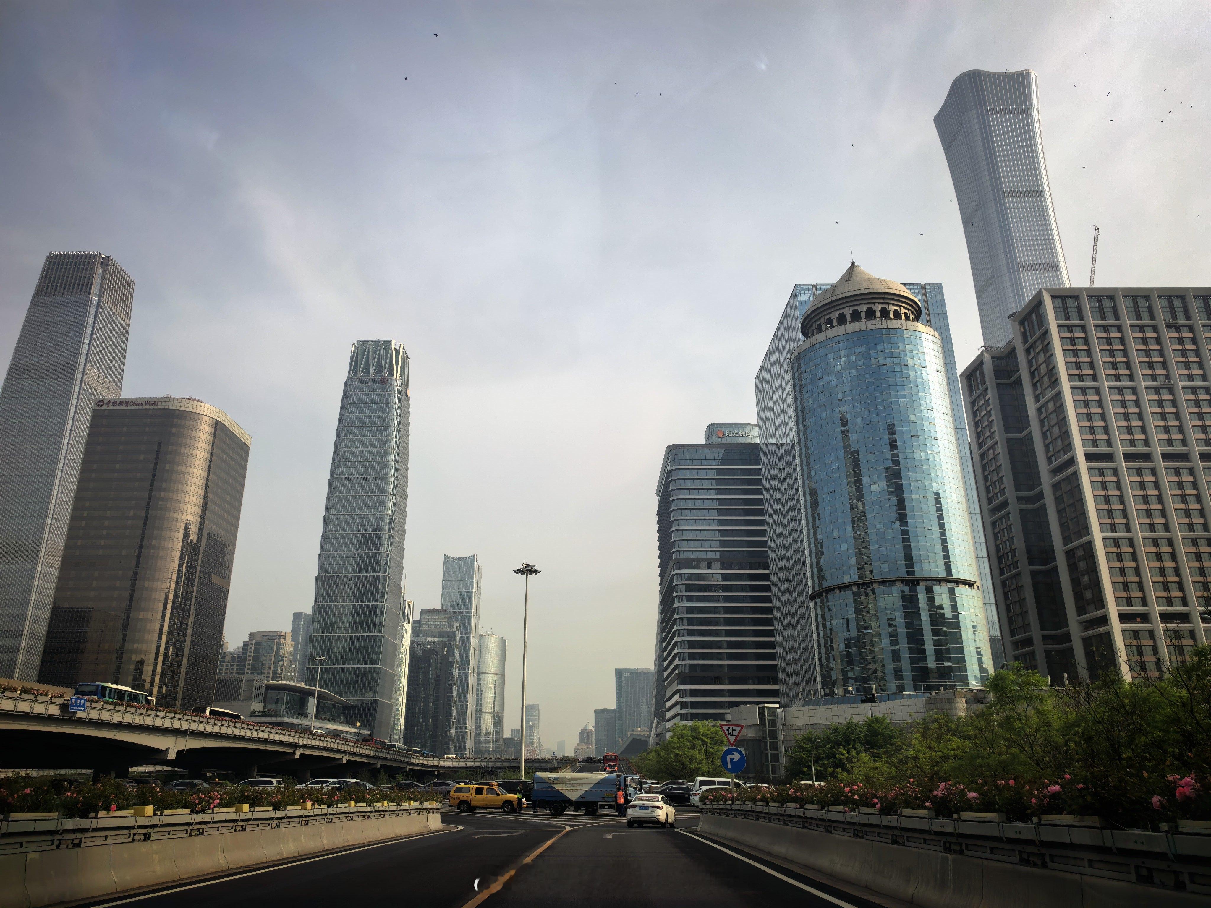 去北京车展路过CBD，东三环还是一如既往的堵车，各种切换路线，车展现场见。北京车