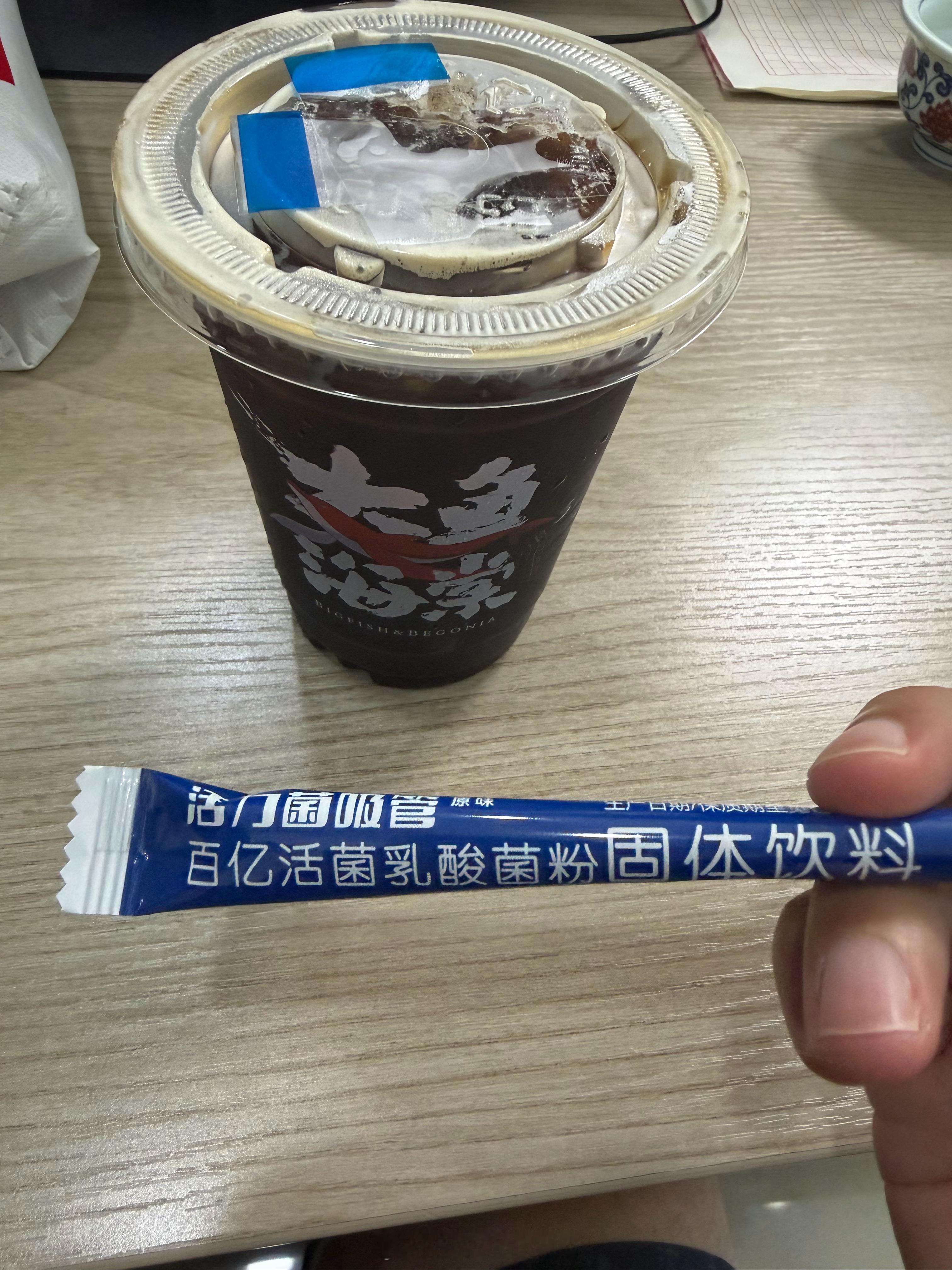 对瑞幸的小哥提出批评，竟然把我的百益活菌吸管给忘了