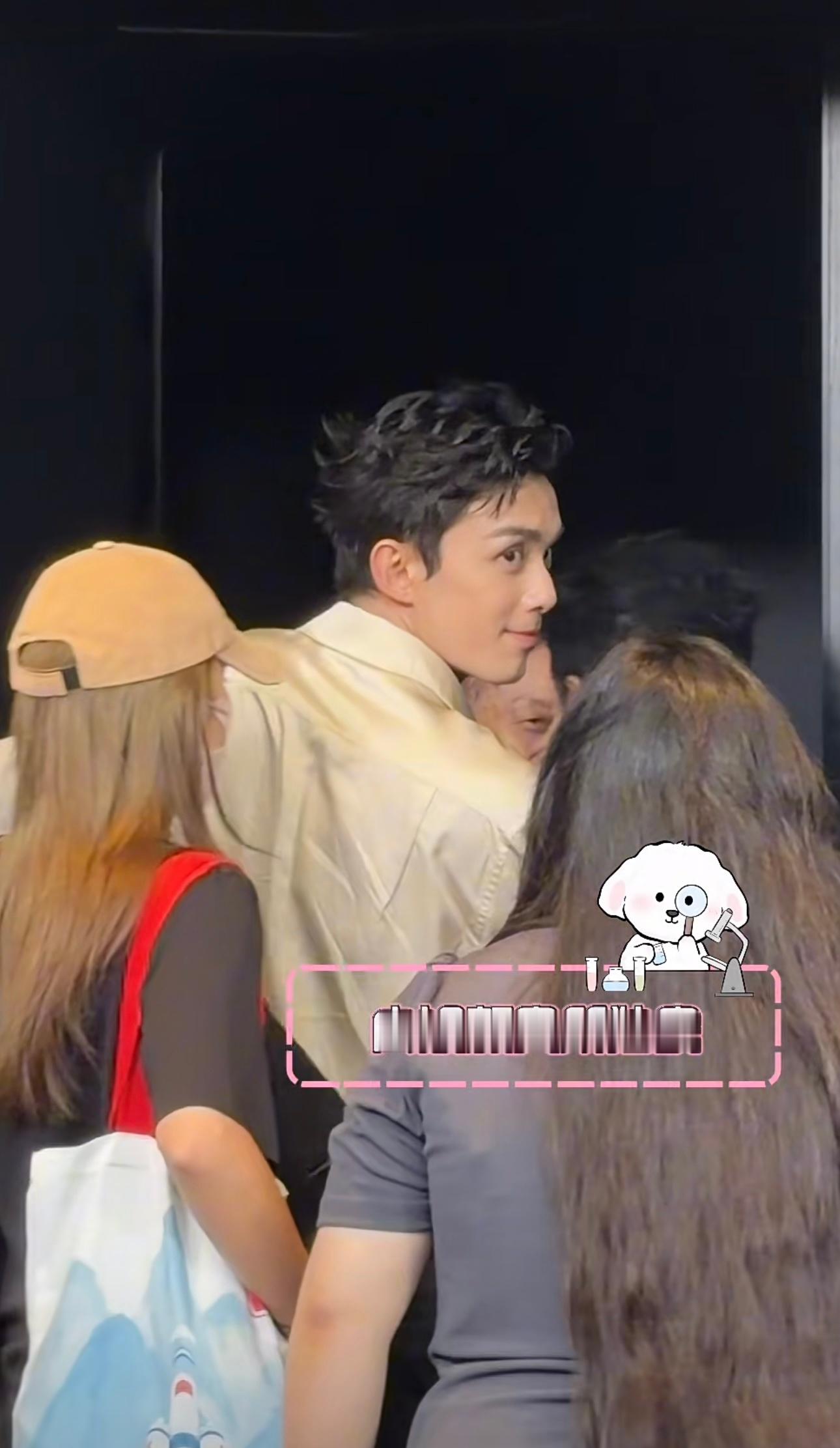 吴磊  王子下凡了！ cr：logo 