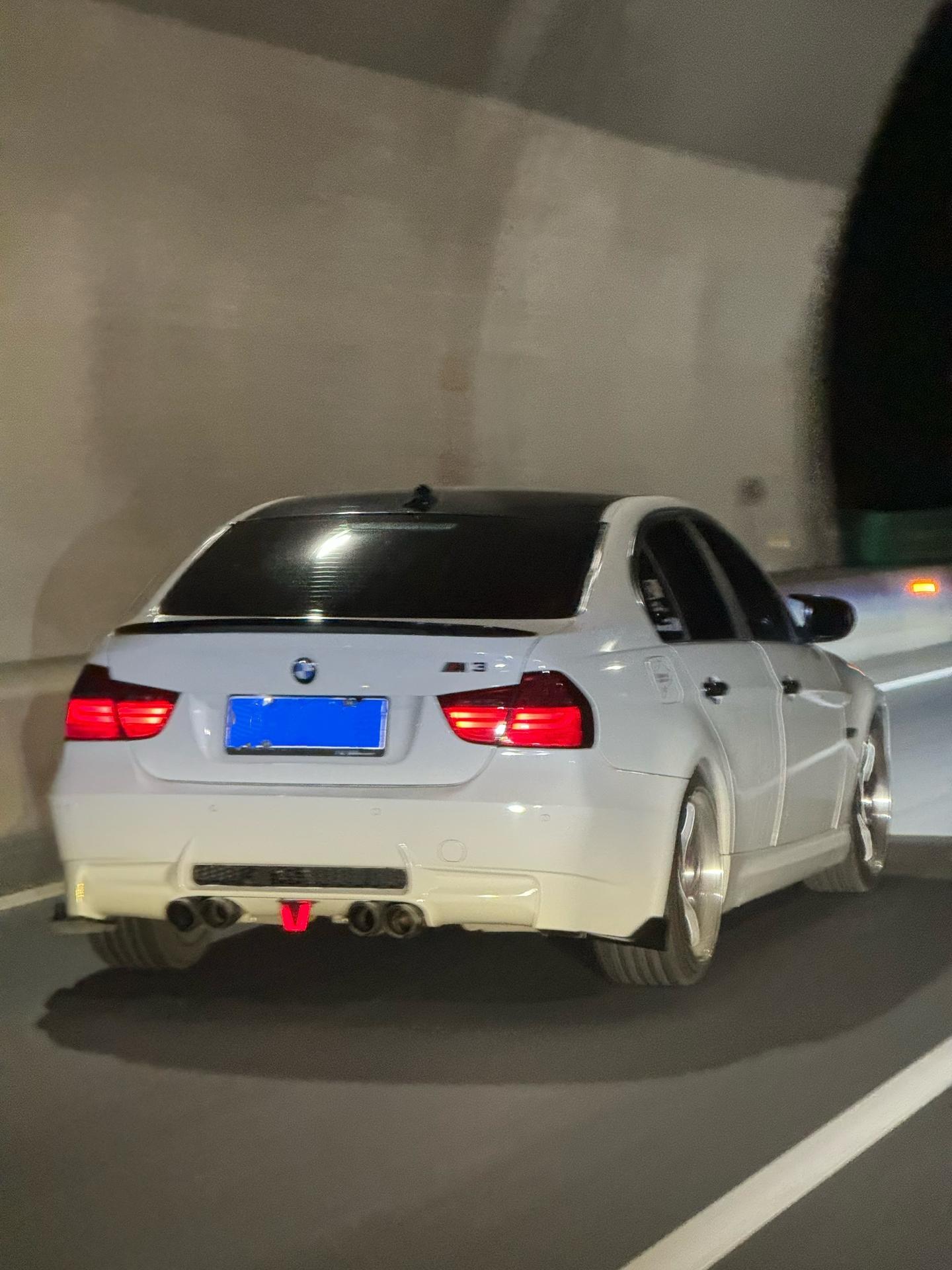 注意后方有快速车辆