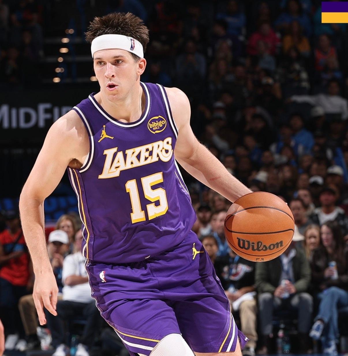 北京时间11月16日，湖人客场挑战东部劲敌雄鹿队。
两队均是背靠背比赛。
最终，