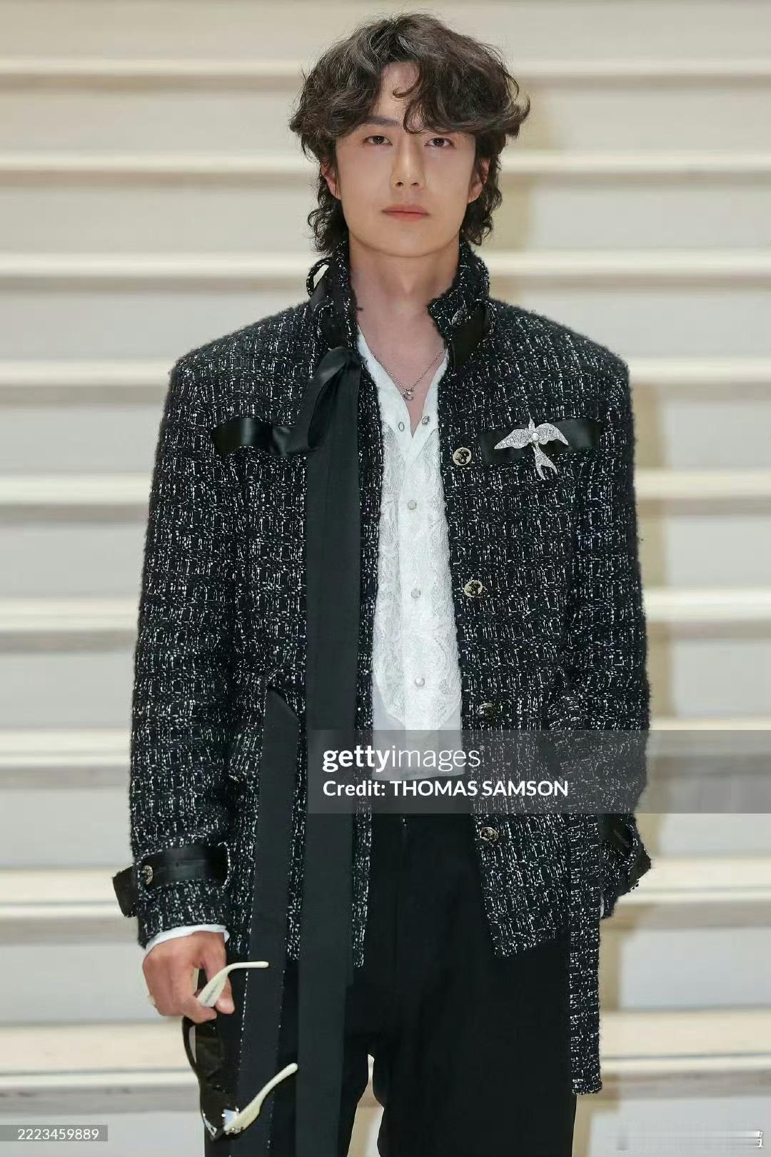 巴黎高定时装周说真的，博子哥天天在外面各种极限运动但是脸部状态真的好到要命 ​​