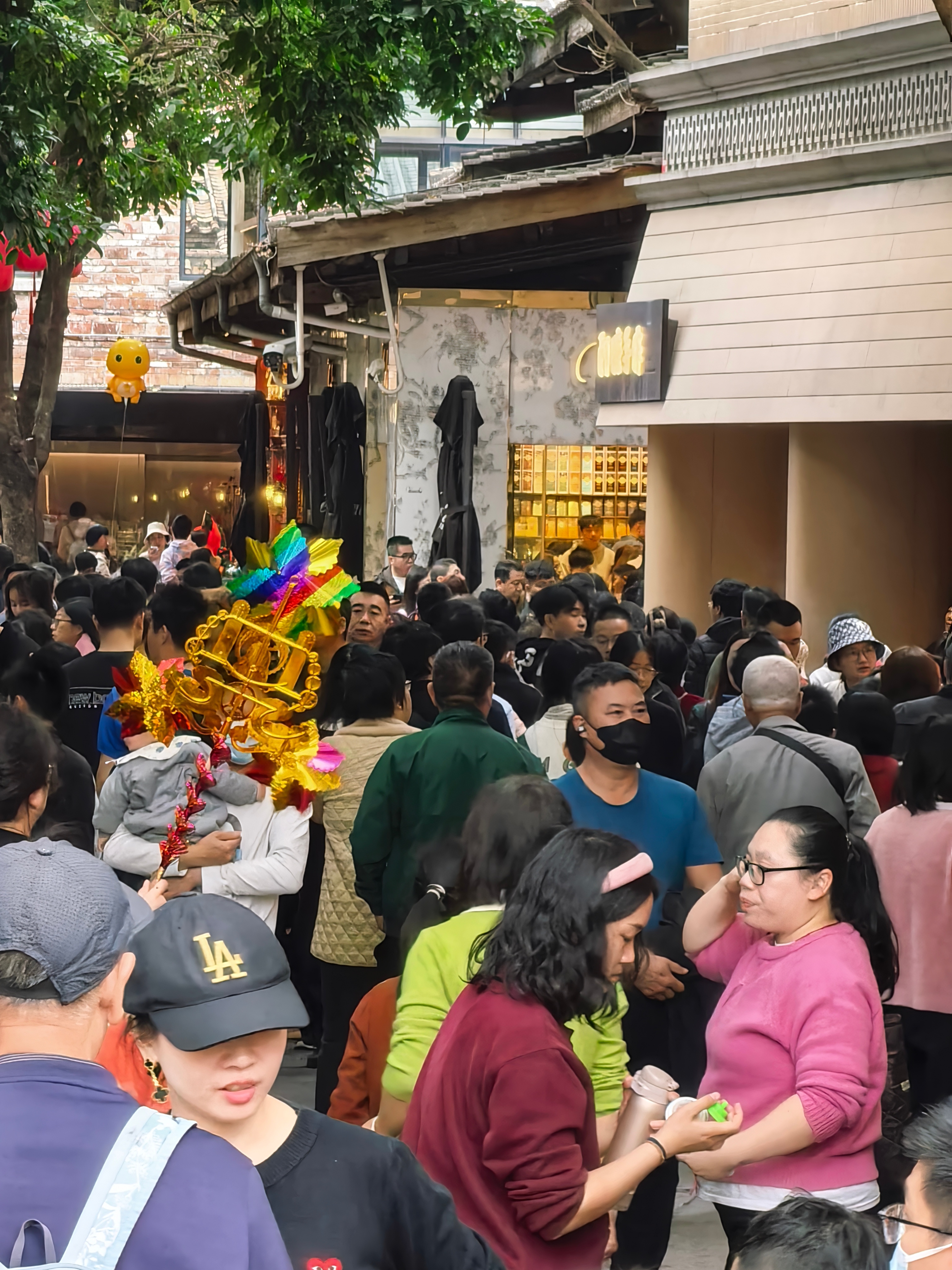 看来大家都错峰了路上确实没什么车，景区就，全是人这就非常春节～不过过年，人挤人估