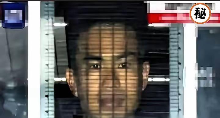 那个带刀翻进咱们驻日大使馆的日本军官，最魔幻的根本不是他有多狂。是他被咱们安保干