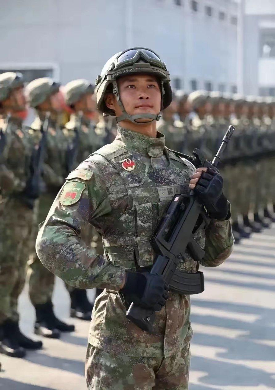 一对普通小夫妻在国家和个人之间做出了最朴实的选择。陈志彬用脚步丈量着军人的忠诚，