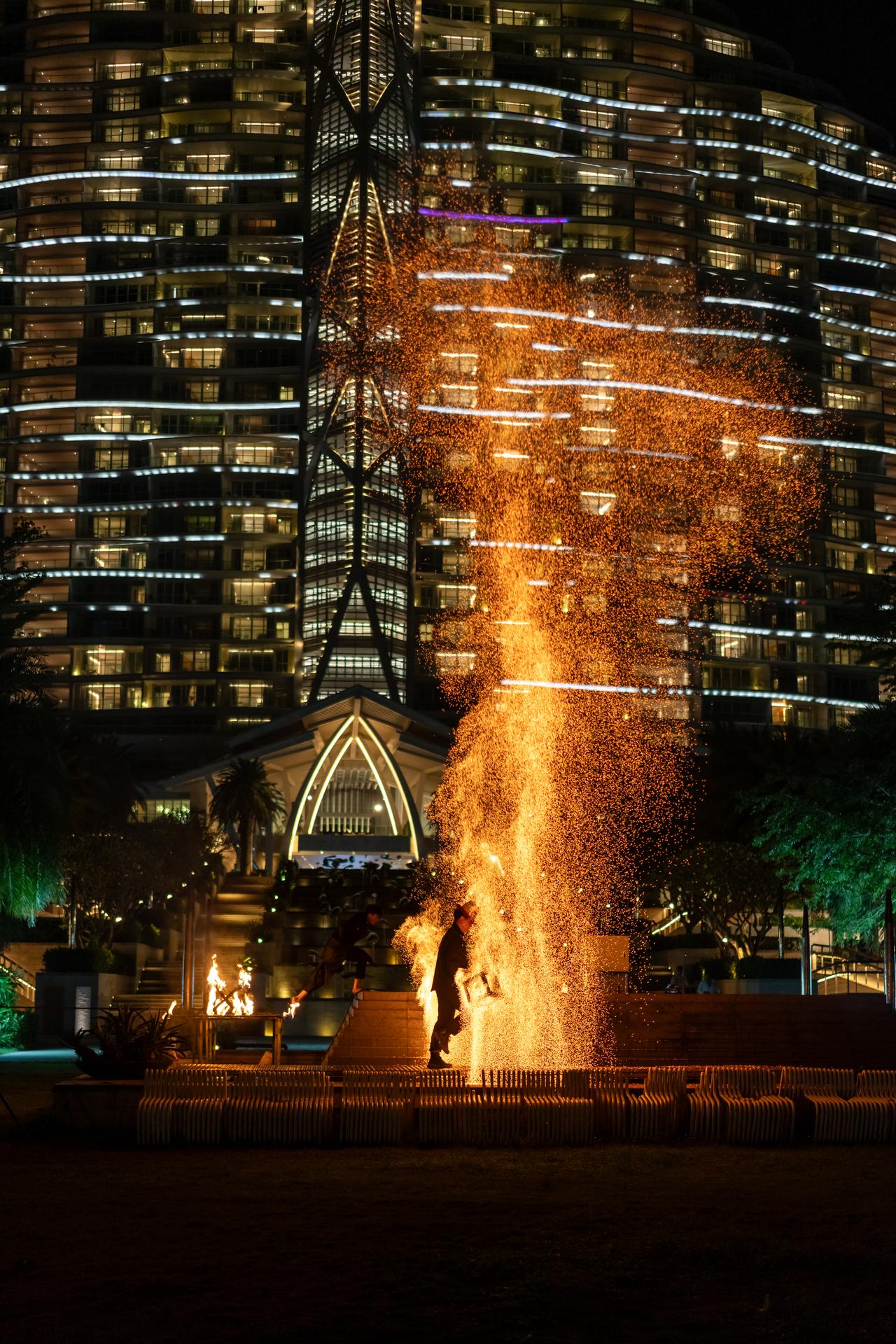 现在三亚的酒店都这么卷了吗？
傍晚在红树林的草地溜达，居然发现这边有露天音乐会，