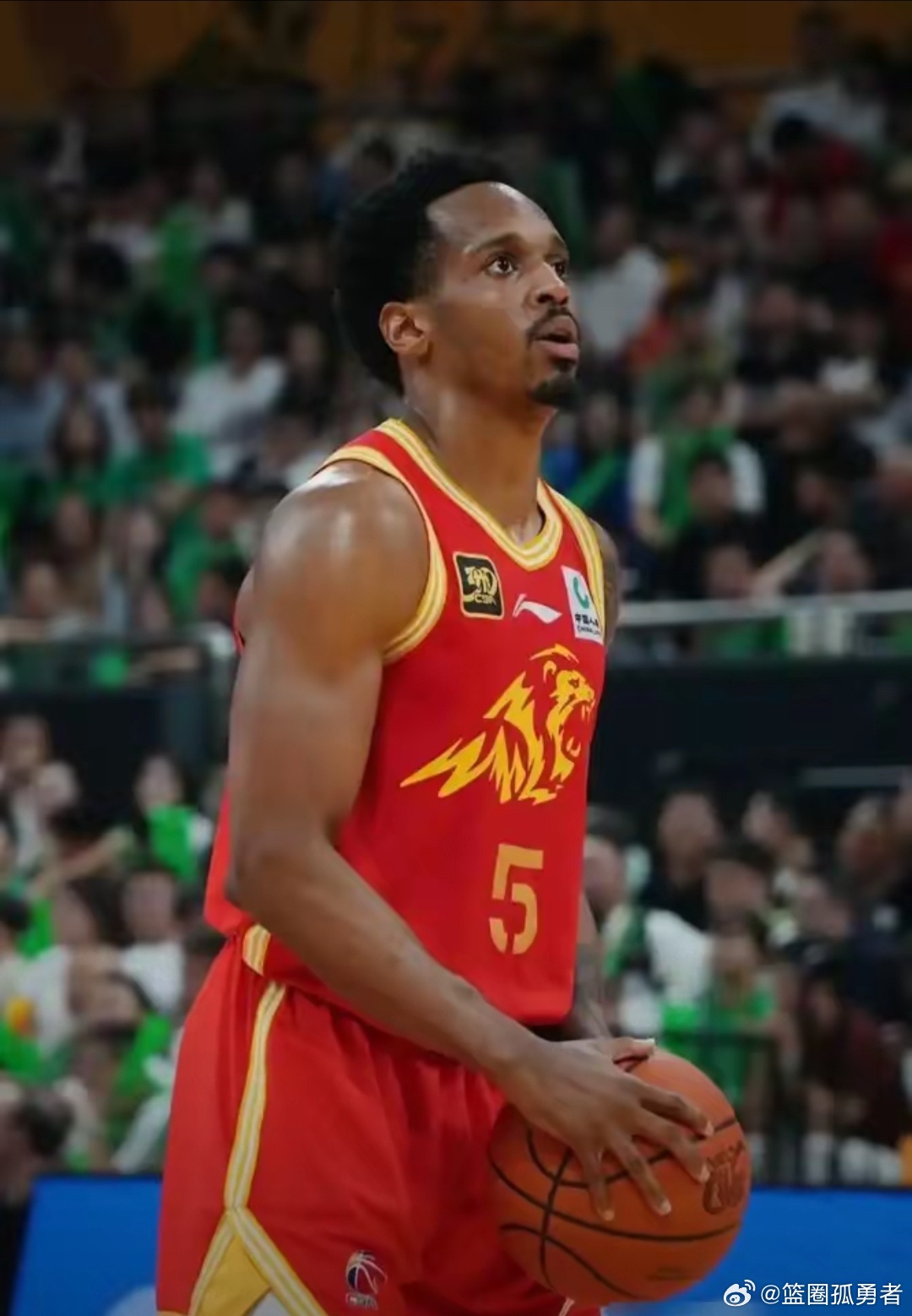 广厦男篮外援巴里布朗很长时间没有给球队打球了。因为他和俱乐部存在想法的巨大分歧，