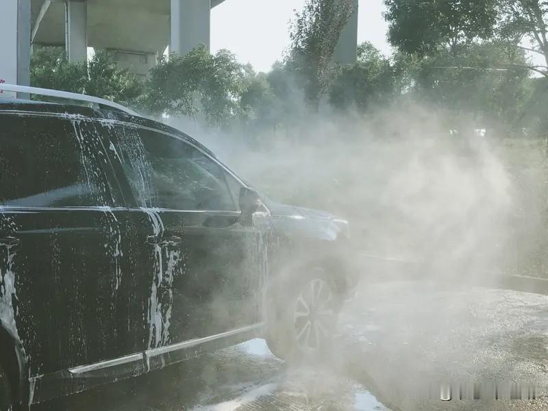 逢年过节的时间，就是很多行业赚快钱的时候！

可能他们平时的生意不怎么样，

非