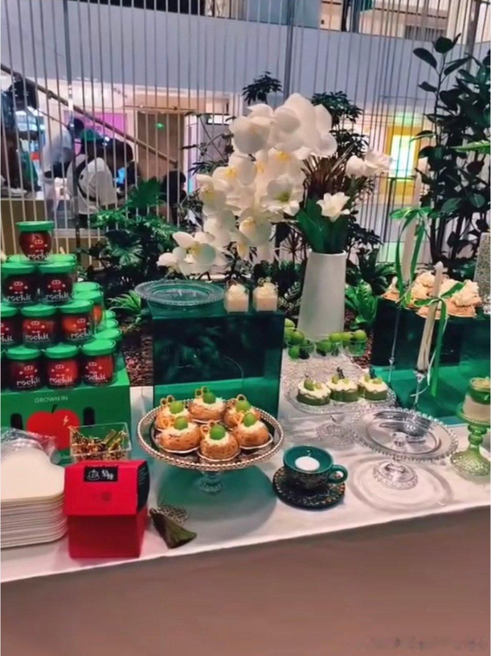 葡萄你可知道？长成绿色的💚，才有机会上桌哦！ 