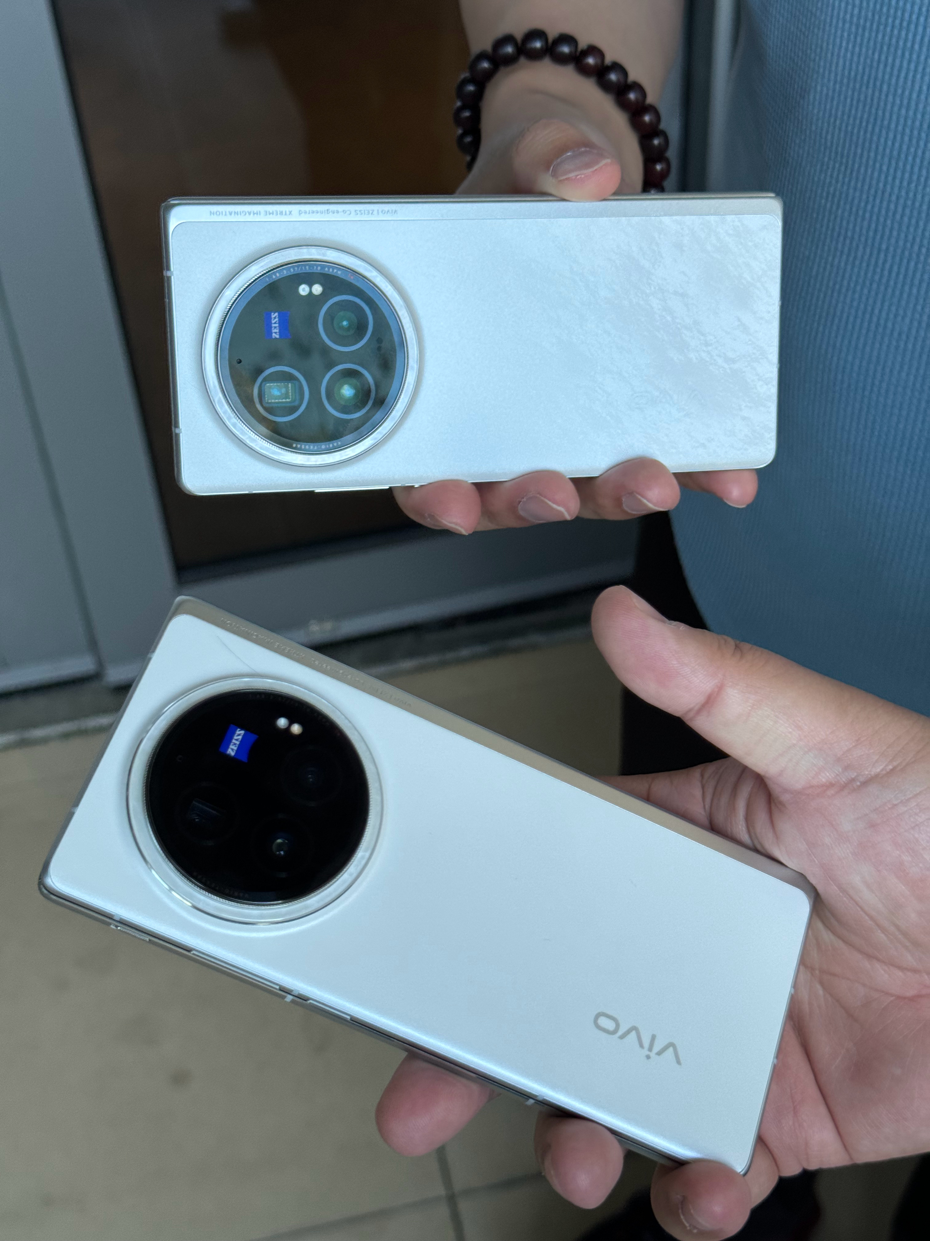 来乐道发布会，车圈老师怎么用的都是 vivo X Fold3 Pro？ ​​​