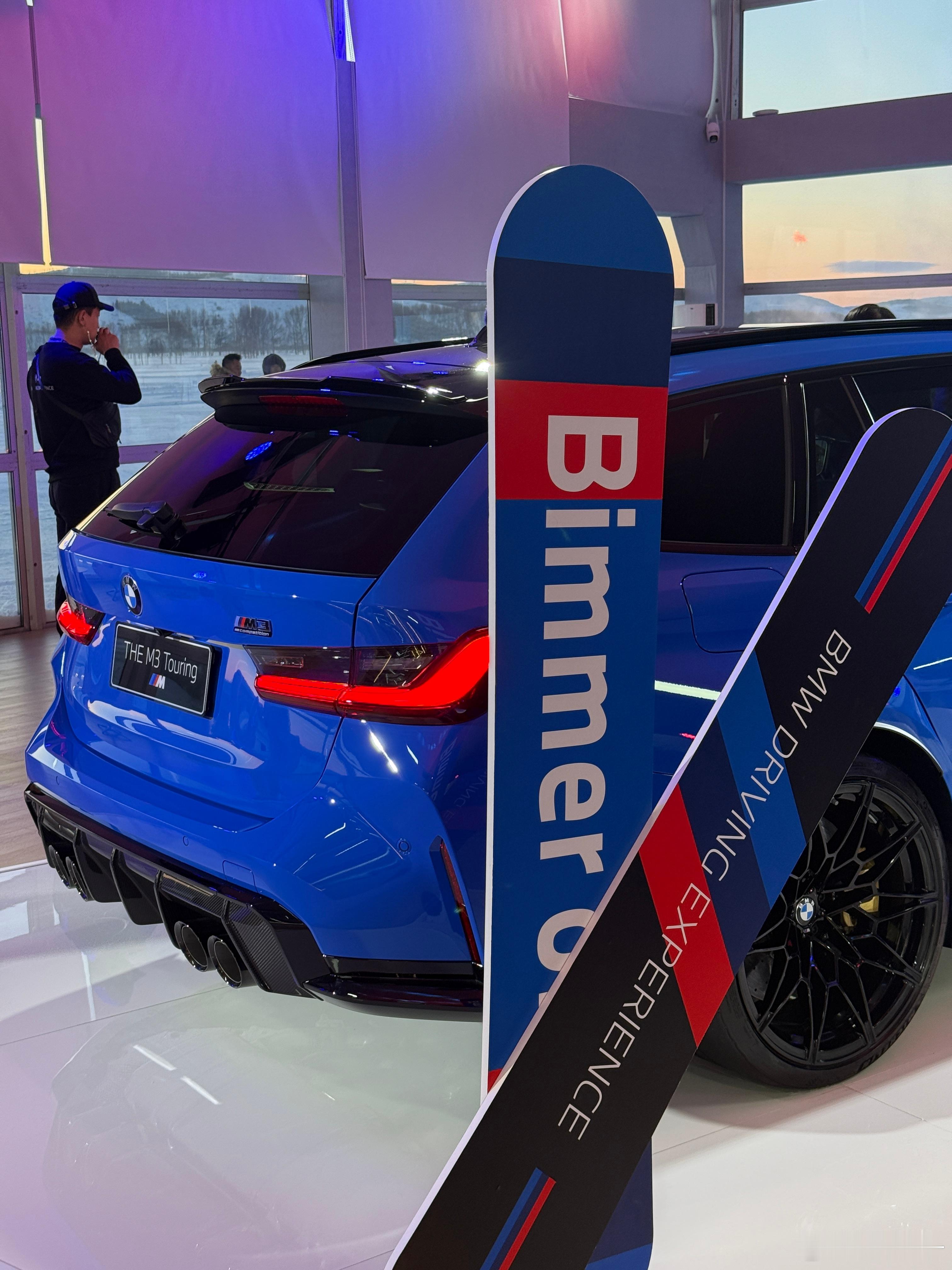 突然发现，这才是拉滑雪板的终极方案啊！感觉得买一辆了。车主大人，啥时候能试驾一下