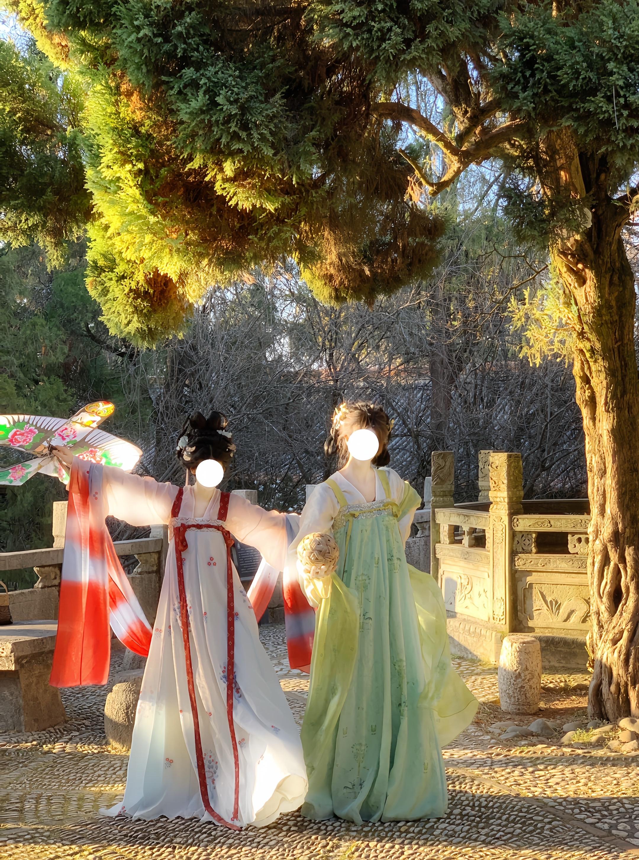 岁岁年年，共占春风。