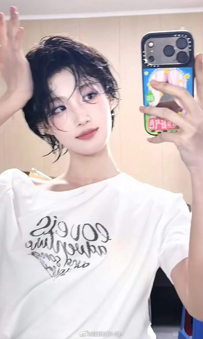 卢昱晓短发 卢昱晓短发造型，好不一样的噜噜晓~ 