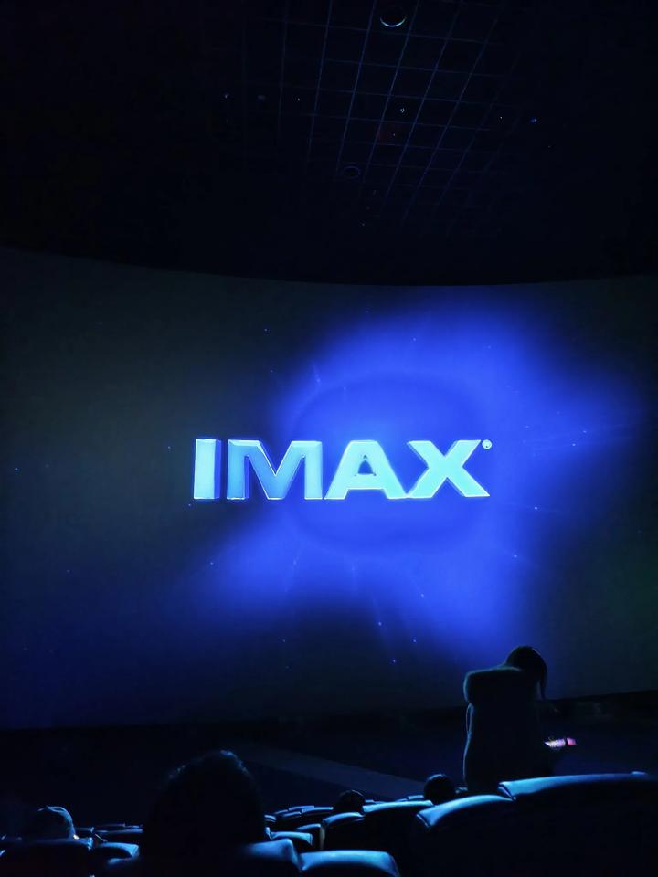 今天看的IMAX 2D的（哪吒2】
虽然贵但是音效和画质拉满，害得是IMAX 2