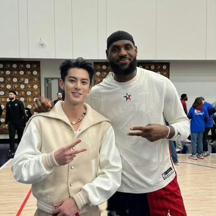 王鹤棣三战NBA全明星 又见王鹤棣征战NBA全明星！这已是他第三年踏上名人赛的赛