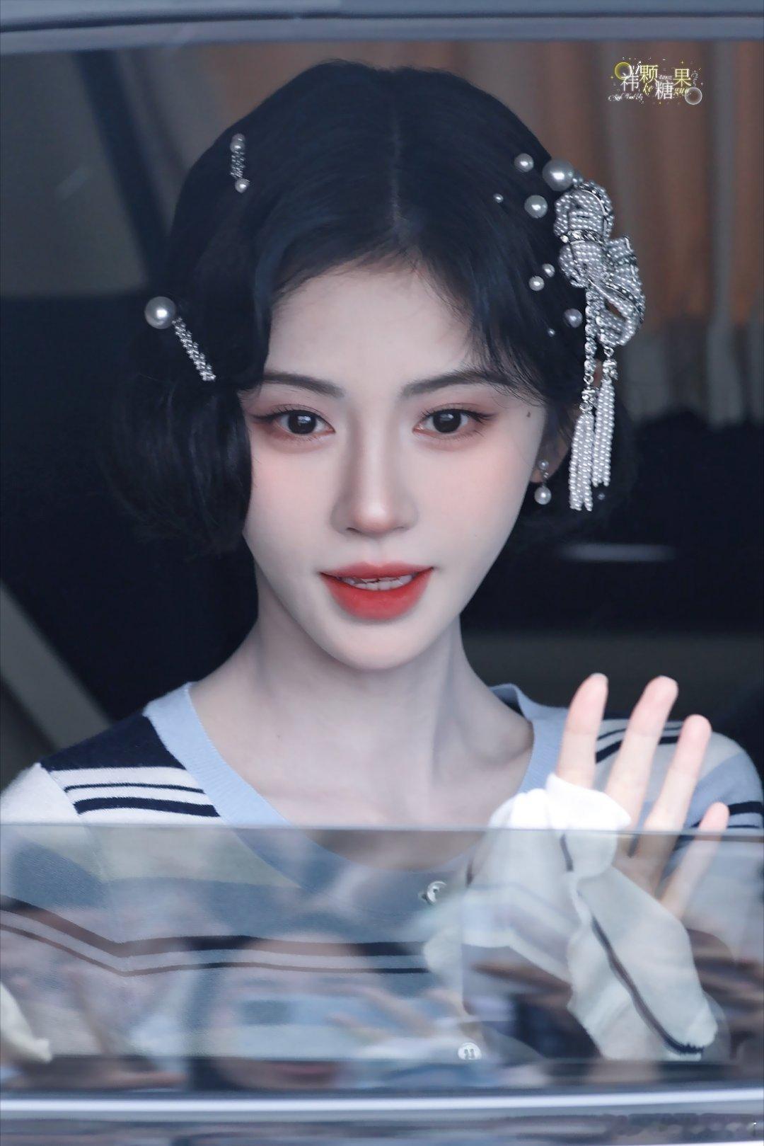 鞠婧祎《万花世界》今日份出妆🈶，来看美丽小🍊 
