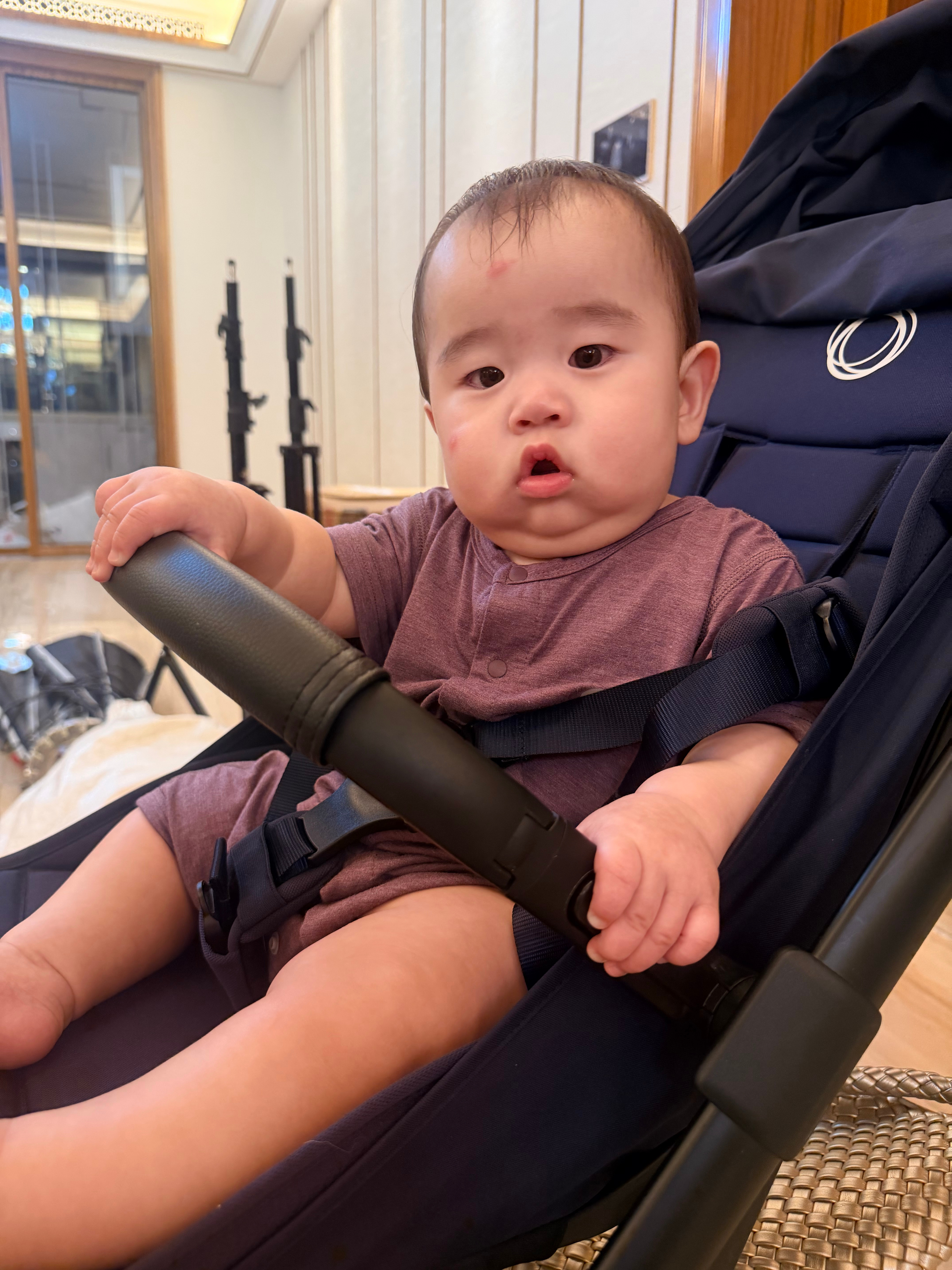 P1:整理礼物P2:给孩子可怜的玩上手机台球了P3:跟吃不了辣的人真吃不到一起P