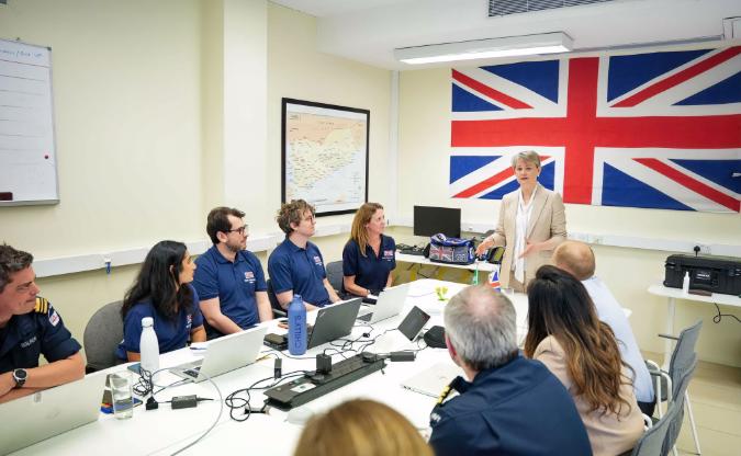 等不急了，英国主动找上中国  
北京时间3月19日，英国一通电话打到了中国，希望