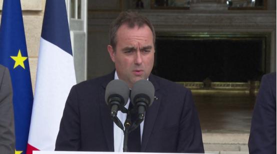 法国彻底慌了！总理勒科尔尼连夜出来说话，一句话把全法国的人都吓着了，恐怖袭击的风