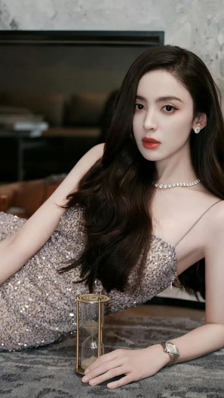 知性美女穿搭分享 怎么穿出优雅迷人的气质