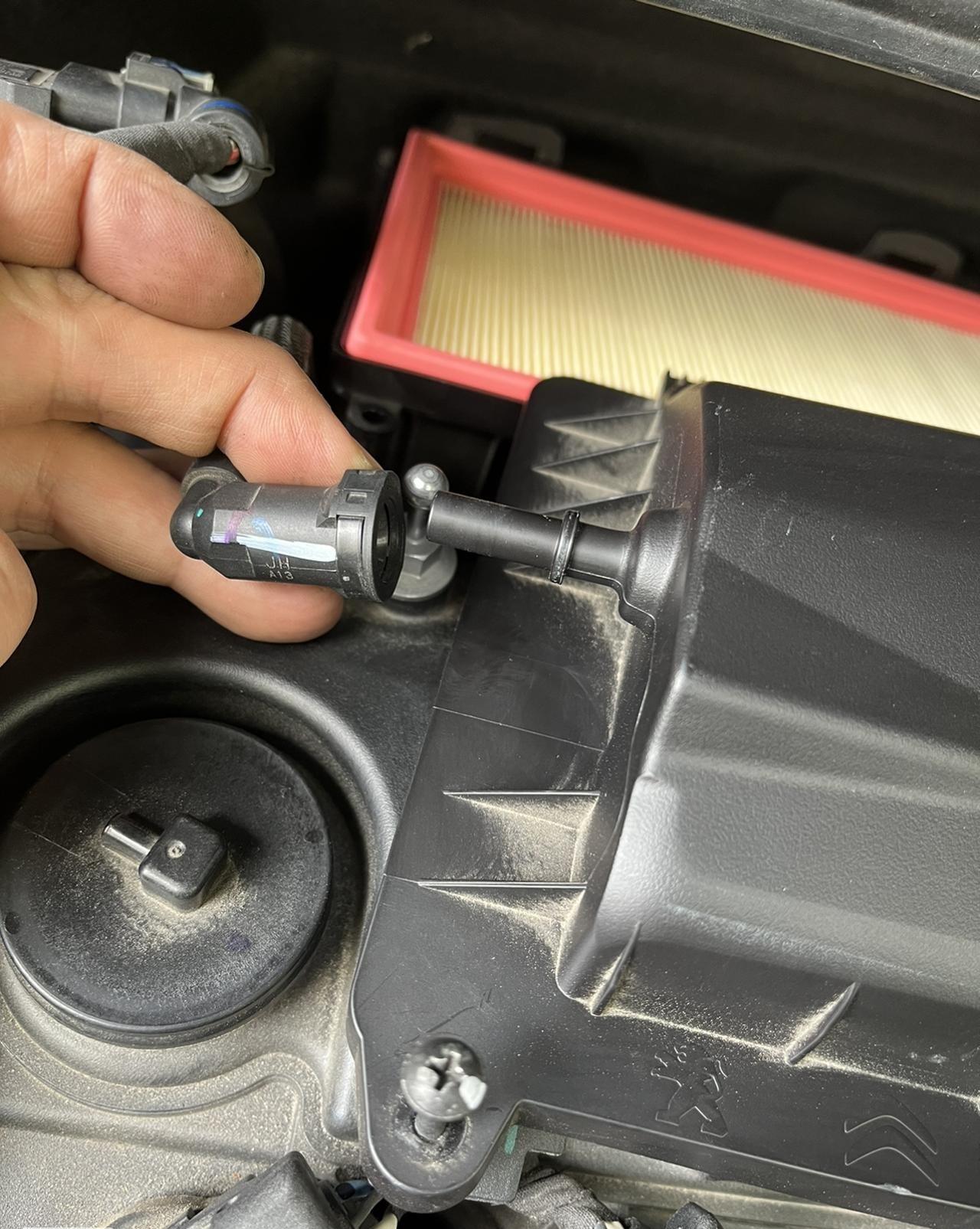 空调滤芯、空气滤芯，自己10分钟搞定，一年省200元！
空调滤芯和空气滤芯，是汽