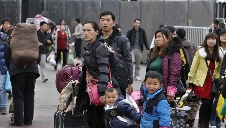 金灿荣这回是真坐不住了。
他今年初在社交媒体上连着发了好几条，急得就差把“拖不得