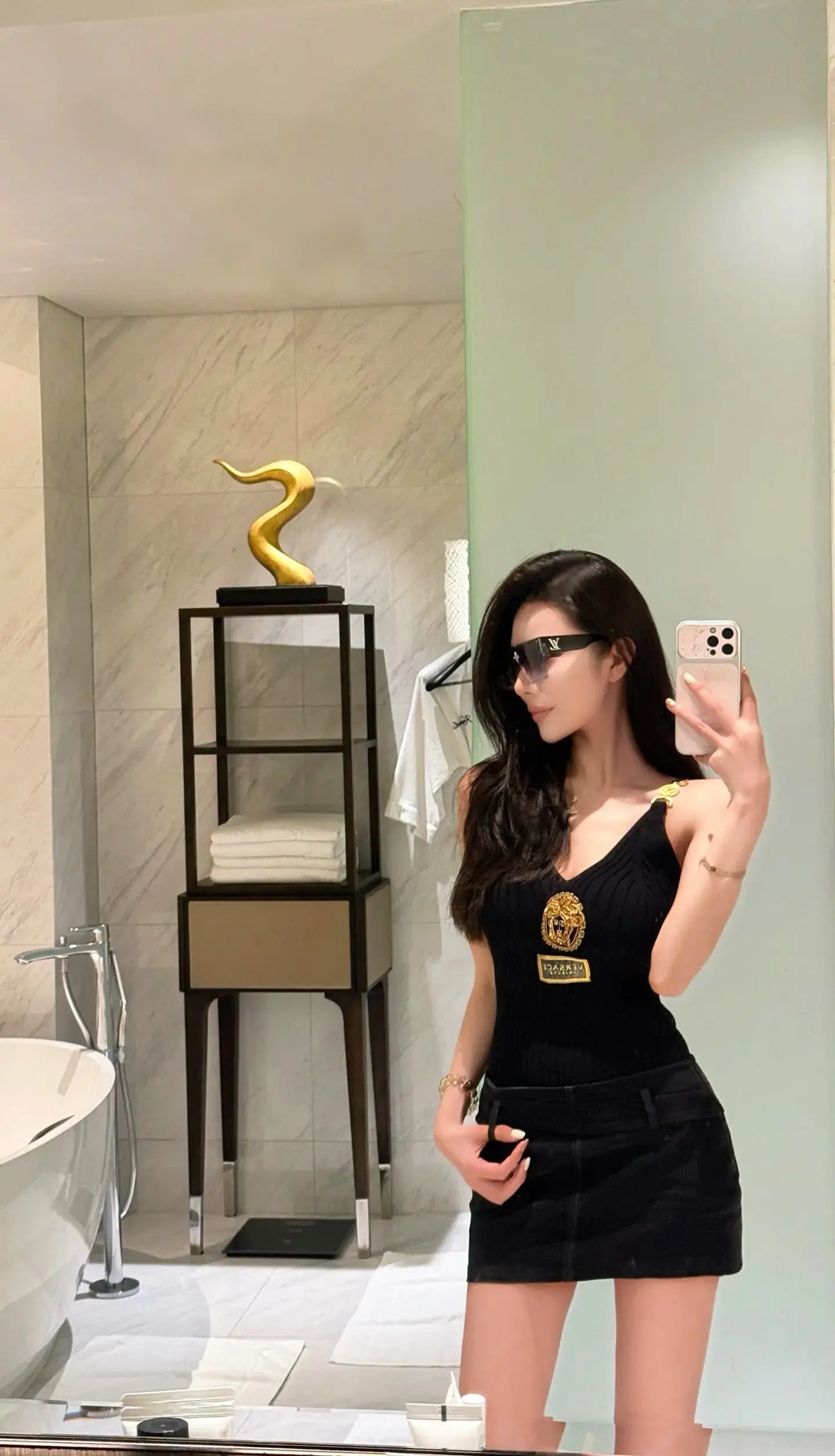 总问我到底是什么人 我现在告诉你 我是你主人