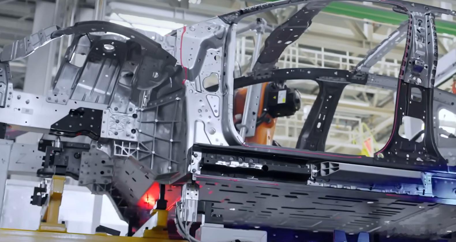 享界S9相比尊界S800，多了：1、高档新能源汽车常用的铸造Torque Box