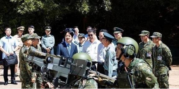 台湾问题这样解决最好！第一，宣布台军全部转民；第二，宣布解放军进驻台湾；第三，宣