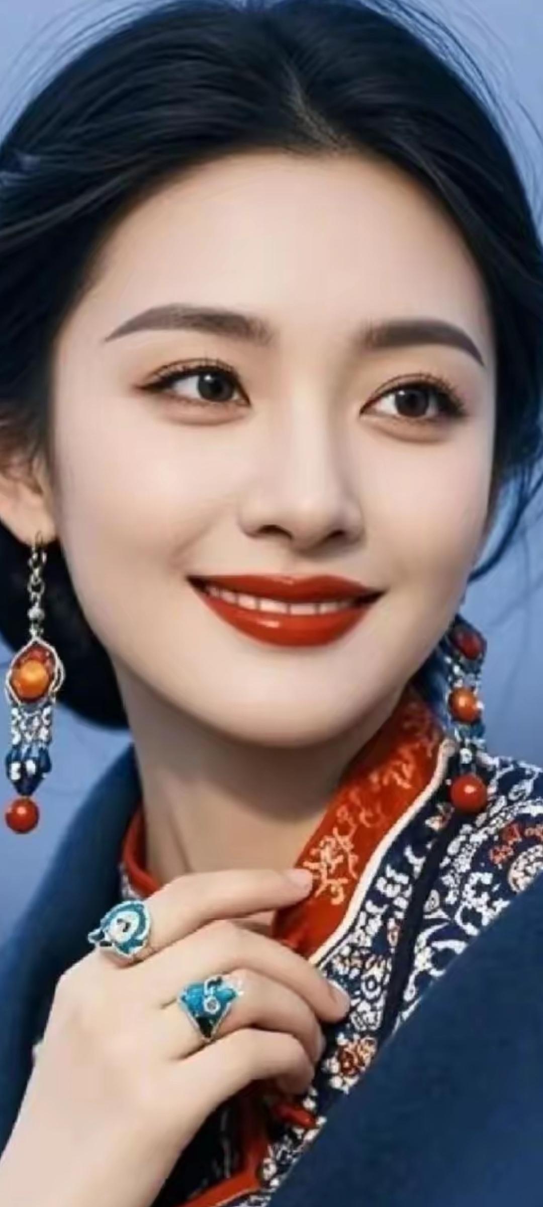 优雅东方美，红唇与珠宝的完美融合💄✨