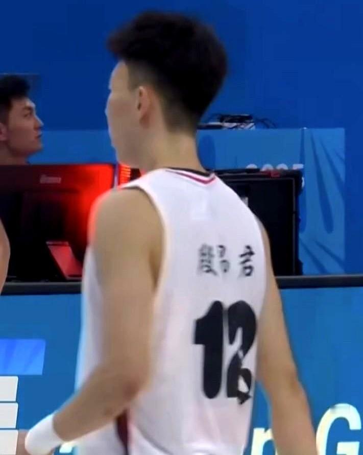 U22山东队赢北京队的半决赛刚结束，网友先被球衣整懵了！

段昂君、朱新泉等球员