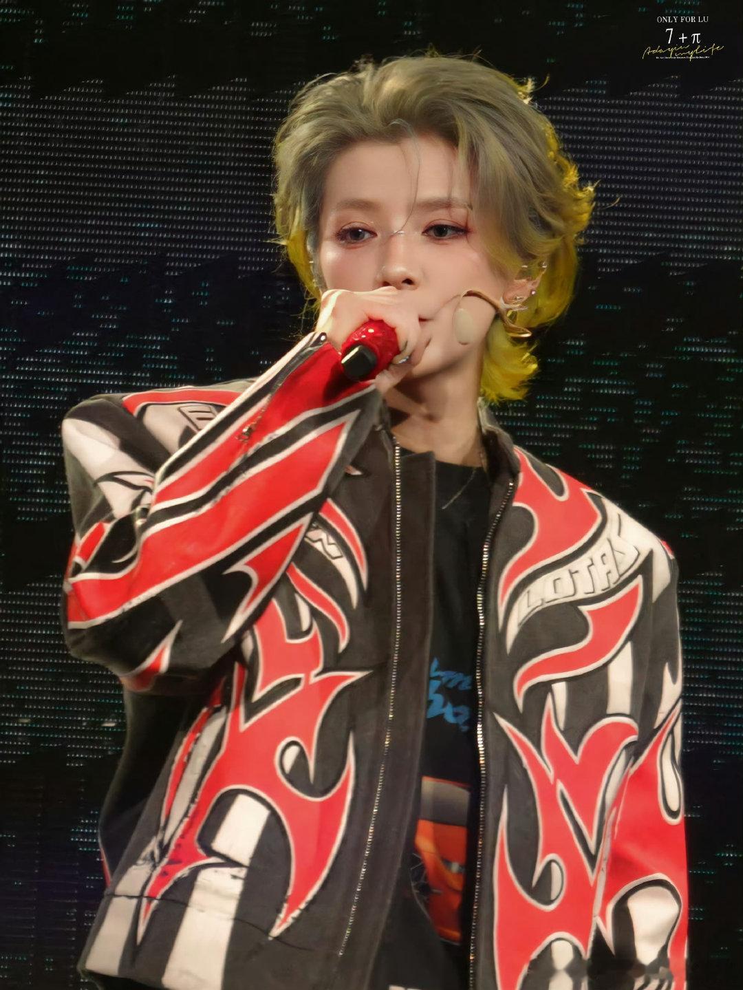 鹿晗有一种经济上行的美鹿晗为大家表演一个可盐可甜鹿晗有一种经济上行的美 ​​​