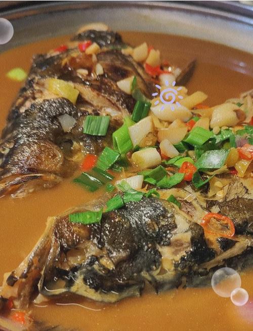 上联：风花雪月同欣赏，
下联：油盐酱醋共品尝。