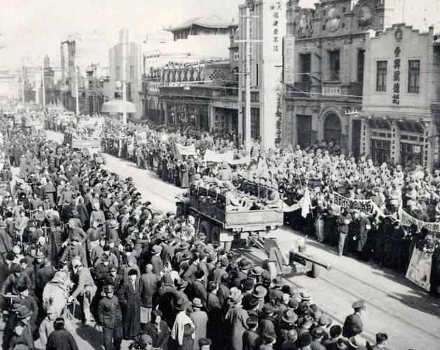 看一下在1949年1月和平解放“北平”的进程中，国民党军队“傅作义”起义时，有两