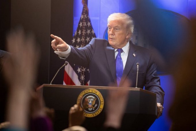 美国总统特朗普被NewsNation记者问及是否担心美国其他地点可能遭受袭击时，