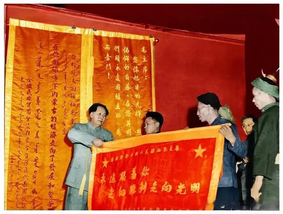 伟人毛泽东主席思想高瞻远瞩[赞][赞]，站在人民立场上，[玫瑰][玫瑰]担心人民
