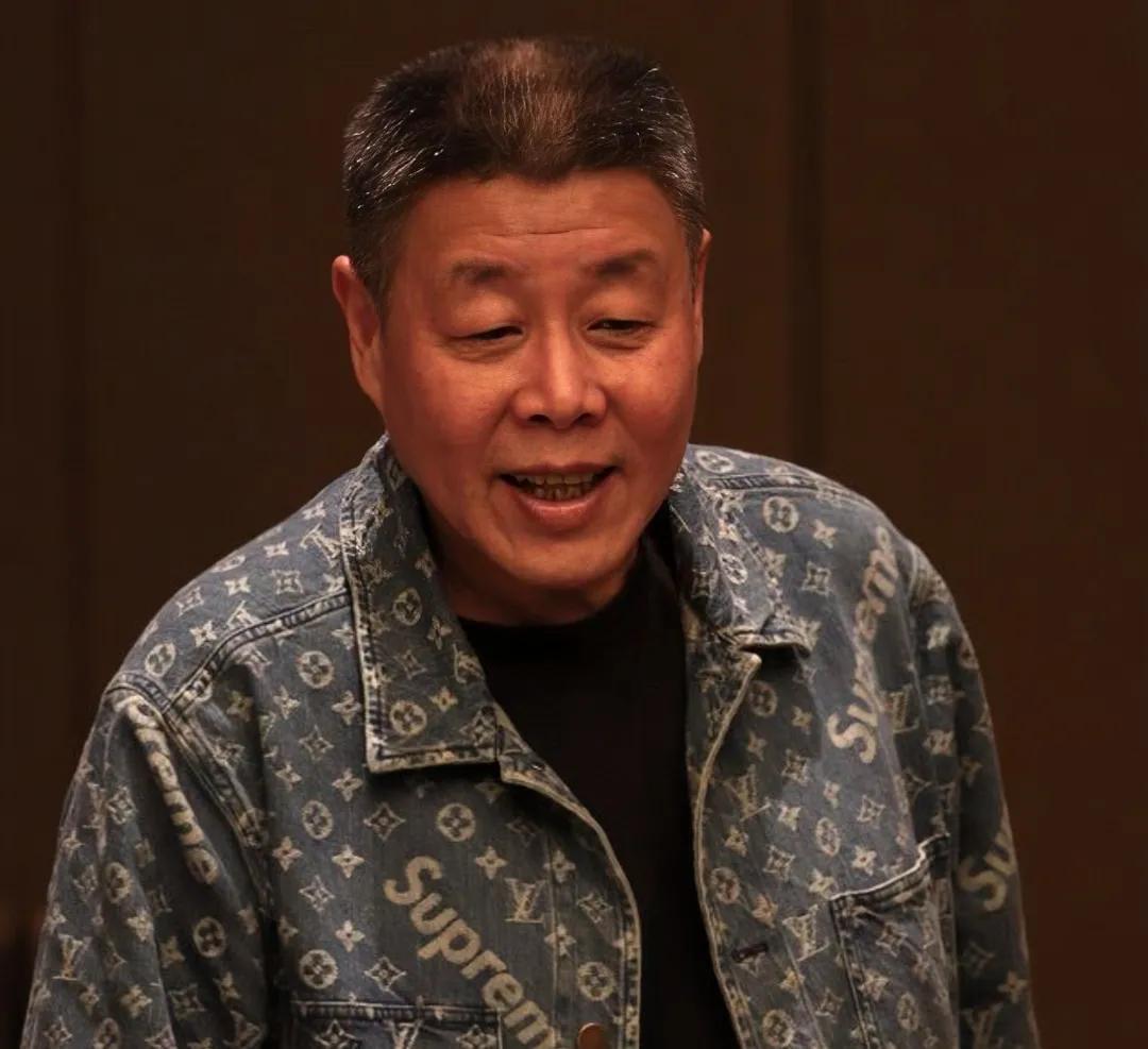 近日，知名演员张若昀的父亲，导演张健，因涉及一宗2000万元的执行案件而成为公众