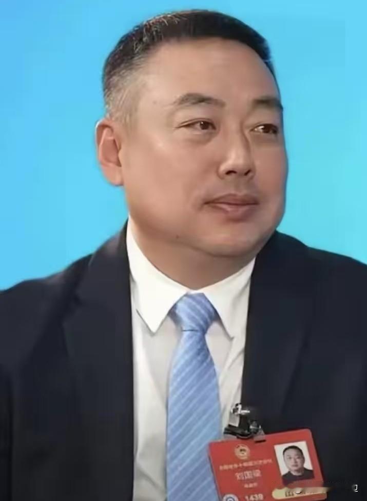 张军打破了世界纪录，成了中国第一个因违纪违法被查的奥运冠军，刘国梁远比张军的咖位